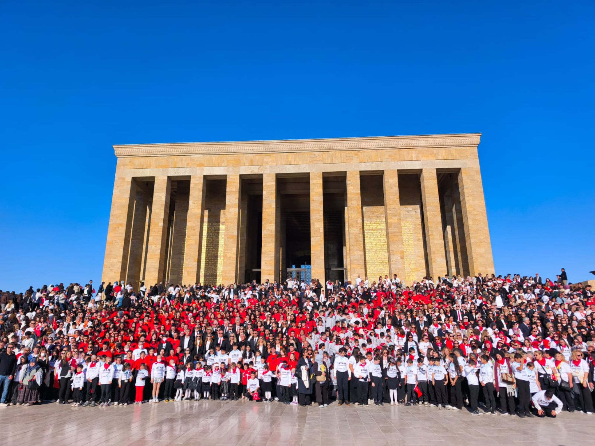 “Türkiye LÖSEV İçin Tek Yürek Oldu” 100 BİN KİŞİ ATA’NIN HUZURUNA KOŞTU