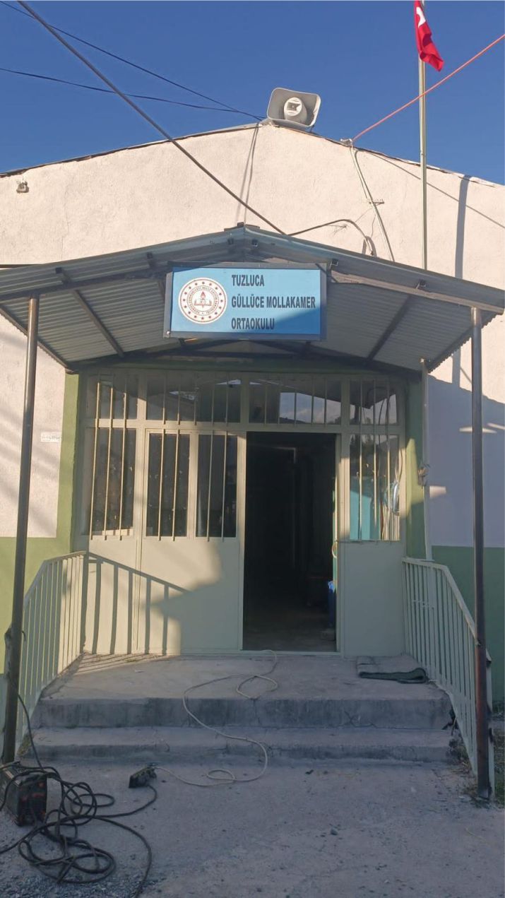 GENÇ VE YARDIMSEVER İŞADAMI MEHDİ ŞEREN ‘19 KÖY OKULU’NU YENİLEDİ
