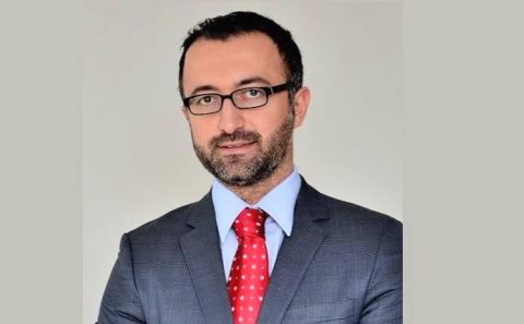 KARANFİL: MAALESEF SINIFTA KALDINIZ.