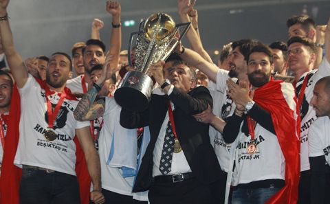 Şampiyon Beşiktaş kupasına kavuştu