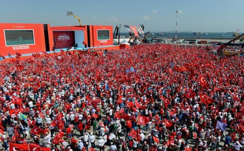 Milyonlar Demokrasi ve Şehitler Mitingi için Yenikapıâ€™da