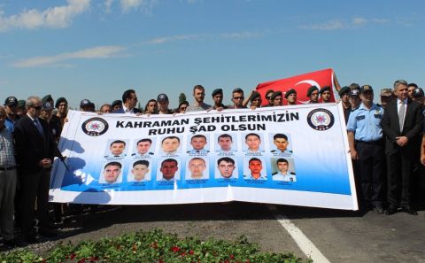 IĞDIR'DA 13 ŞEHİT POLİS DUALARLA ANILDI