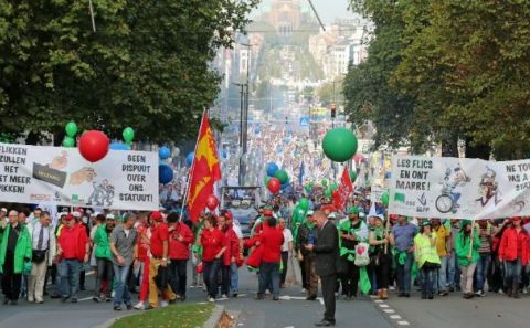 BELÇİKAÂ´DA SENDİKALAR YİNE SOKAKLARDA.