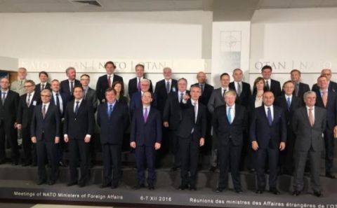 NATO Dışişleri Bakanları Aile Fotoğrafında Buluştu