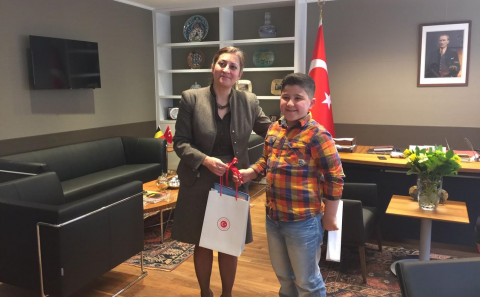 BRÜKSEL BAŞKONSOLOSU DİLŞAD KIRBAŞLI KARAOĞLU MİNİKLERİ BAYRAMLARINDA KABUL ETTİ
