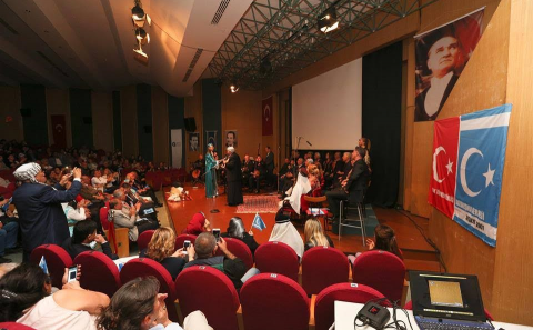 Kerkük Türküleri Konseriâ€™nde Antalyaâ€™da Yer Yerinden Oynadı