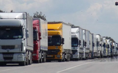 Kapıkule'de 20 Kilometre Tır Kuyruğu 