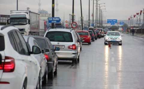Kapıkule'deki Kuyruğun Başı Var, Sonu Yok