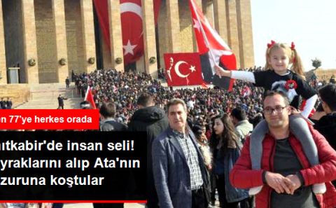 Anıtkabir'de İnsan Seli! Vatandaşlar Bayraklarını Alıp Ata'nın Huzuruna Geldi