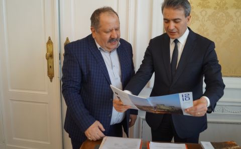 Saint-Josse Belediyesi, periyodik aylık yayınlanan dergisi 