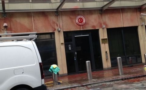 Brükselâ€™deki Türk konsolosluğuna 'boyalı' saldırı