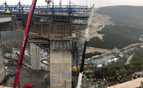 Gebzeâ€™de viyadük çöktü en az 4 işçi enkaz altında kaldı 2 işçi yaşamımı yitirdi