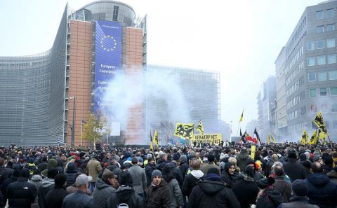 Brüksel'de 'göç sözleşmesi' protestolarına polis müdahalesi