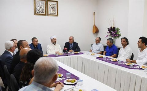 Diyanet İşleri Başkanı Erbaş'tan Mersin Cemevi'ne ziyaret 