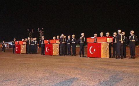 Van'da şehit askerler için tören düzenlendi