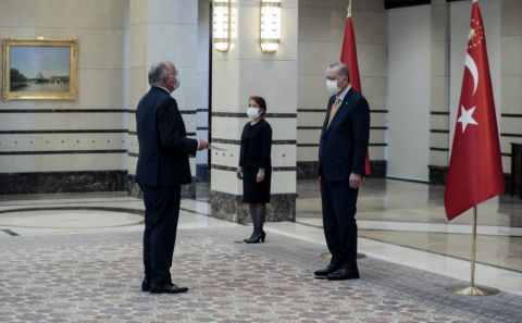 BELÇİKA BÜYÜKELÇİSİ HUYNEN, BAŞKAN ERDOĞANÂ´A GÜVEN MEKTUBU SUNDU