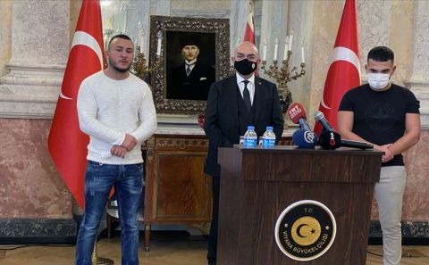 Viyanaâ€™daki terör saldırısında polise yardım eden Türkler Avusturya basınında geniş yer buldu