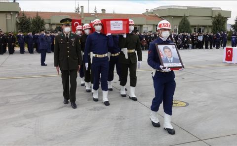 Konya'da Türk Yıldızları uçağının düşmesi sonucu şehit olan pilotun naaşı Trabzon'a uğurlandı