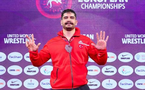 Milli güreşçi Taha Akgül 8. kez Avrupa şampiyonu oldu