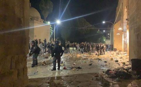 İsrailâ€™den Mescid-i Aksaâ€™da ses bombalı ve plastik mermili saldırı