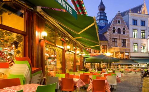 BELÇİKA'DA KAHVE VE RESTAURANTLAR TERAS ŞARTIYLA AÇILDI 