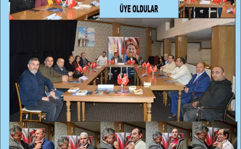 CUMHURİYET BAYRAMI KUTLAMASINDA İYİ PARTİ ROZETİ TAKARAK ÜYE OLDULAR