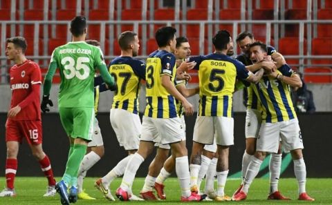 Fenerbahçe, Antwerpâ€™te hayata döndü: 0-3