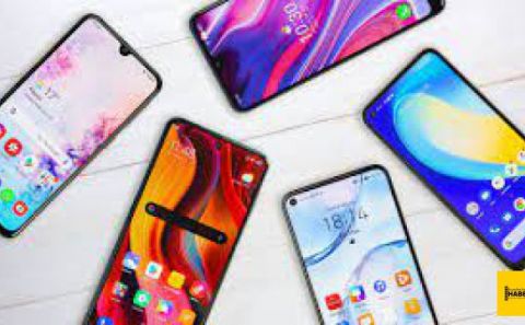 Belçika'da elinde telefon'la araba kullanmak suç oldu