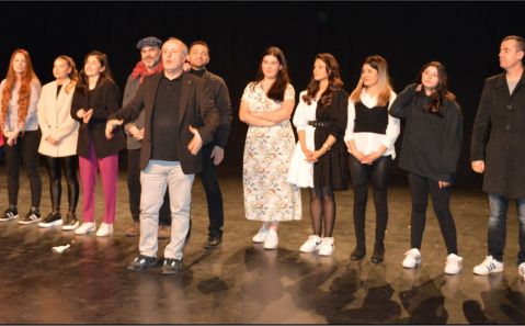 TİYATROLAR GÜNÜNDE 'BİNFİKİR TİYATRO GÖSTERİSİ ALKIŞLARLA LIKE'LANDI