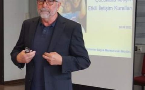 ~~AİLE TERAPİSTİ ARİF ÜNAL VELİLERE SESLENDİ: ÇOCUĞUMUZUN NASIL OLMASINI İSTİYORSAK ÖYLE DAVRANMALIYIZ