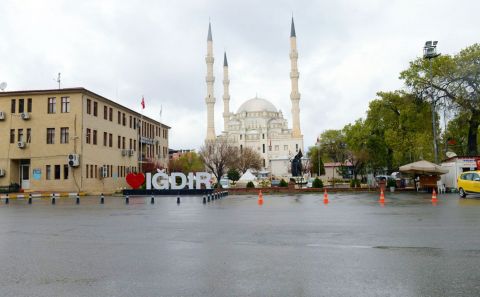 IĞDIR'DA DEPREMZEDELER İÇİN KERMES DÜZENLENDİ
