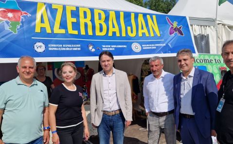 Azerbaycan toplumu Lahey'de düzenlenen Türk festivalinde ülkemizi temsil etti.