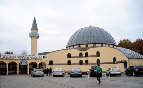 Belçika'da Diyanet'e bağlı tüm camilerin ruhsat iptali istendi