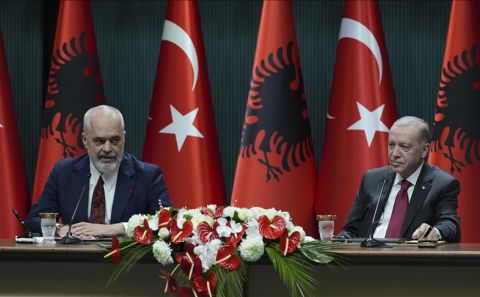 Arnavutluk Başbakanı Rama: Gazze'de ateşkesin zamanı geldi. 