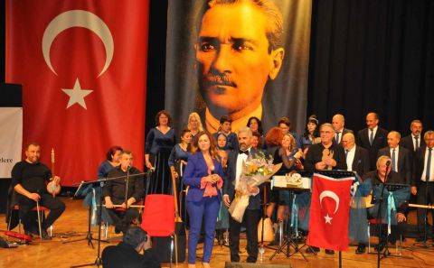 UTEF THM Umut Işığı Korosu Şahane Performansla Sahne Aldı