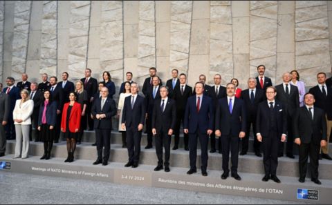 NATO ülkelerinin dışişleri bakanları aile fotoğrafı çektirdi