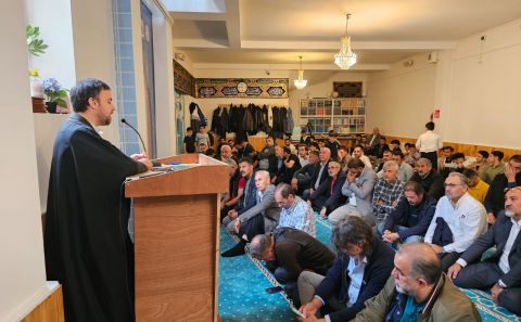 EHLİBEYT DOSTLARI BAYRAM NAMAZINI KILARAK BAYRAMLAŞTILAR