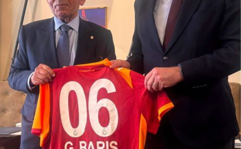 GALATASARAYLILAR AVRUPA’NIN KALBİNDE '26. SÜPER LİG ŞAMPİYONLUĞUNU' COŞKUYLA KUTLADILAR…