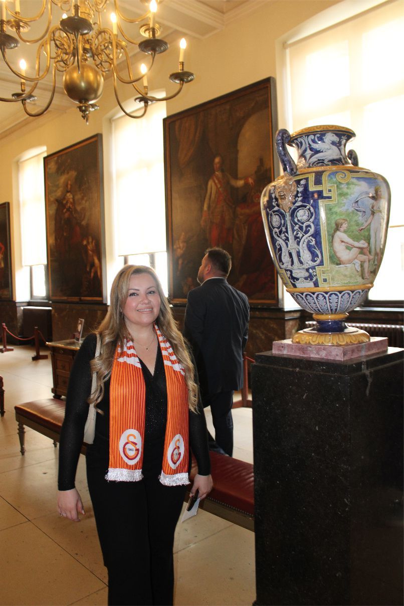 GALATASARAYLILAR AVRUPA’NIN KALBİNDE '26. SÜPER LİG ŞAMPİYONLUĞUNU' COŞKUYLA KUTLADILAR…