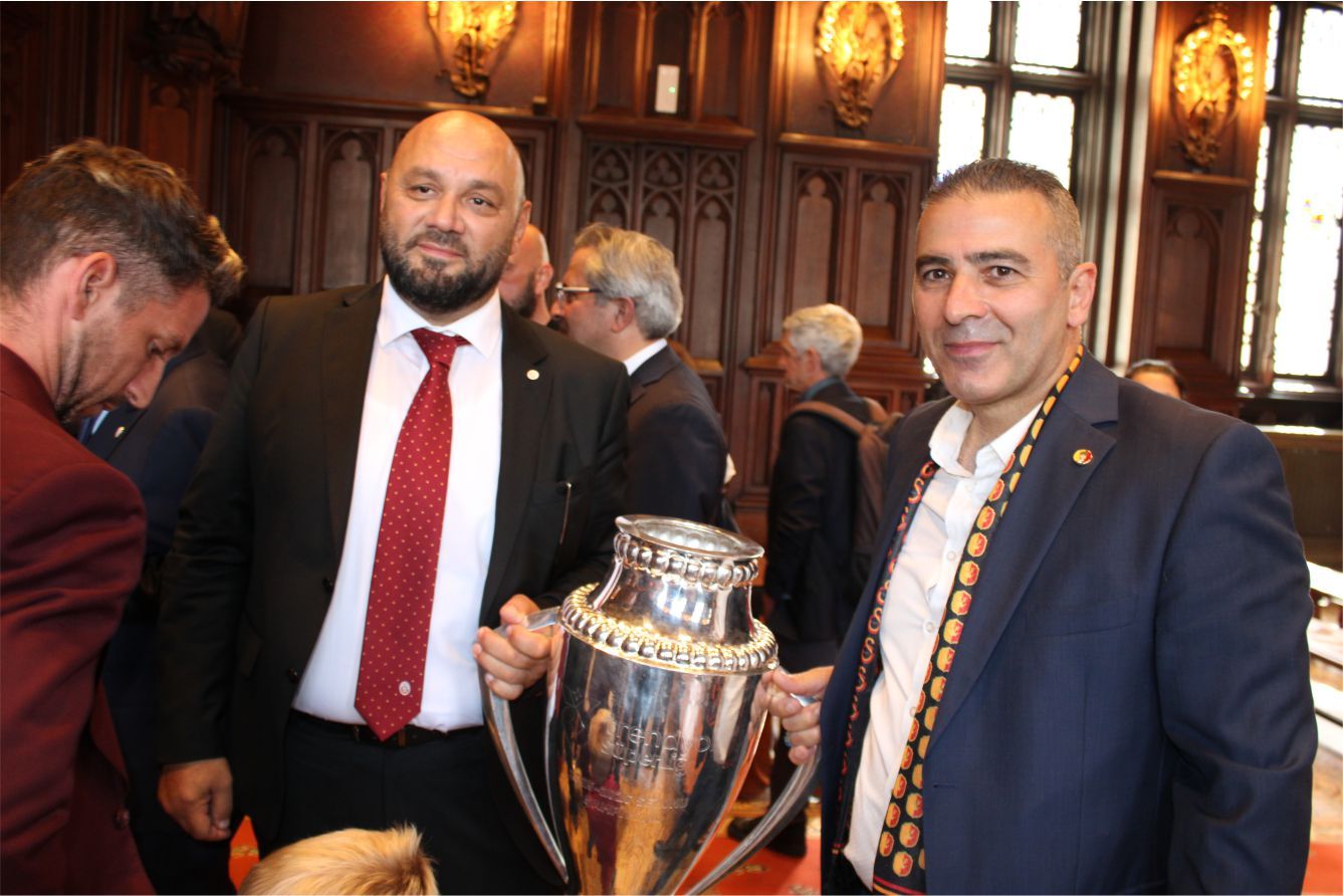 GALATASARAYLILAR AVRUPA’NIN KALBİNDE '26. SÜPER LİG ŞAMPİYONLUĞUNU' COŞKUYLA KUTLADILAR…
