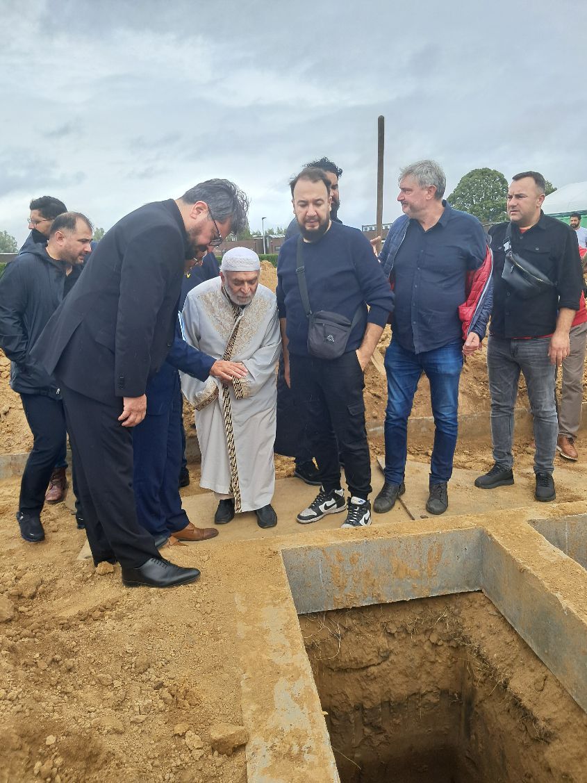 İLYAS DÖNMEZ EVERE (MÜSLÜMAN) MEZARLIĞINDA GÖZYAŞLARI VE HÜZÜNLE DEFNEDİLDİ...