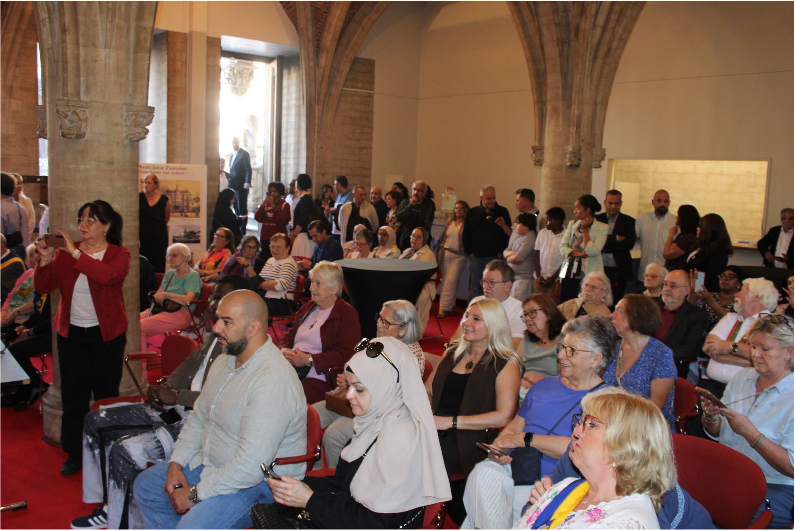 BELÇİKA’NIN MEŞHUR MASKOTU ‘MANNEKEN-PIS’ 1210. ELBİSESİNİ GÖRKEMLİ BİR TÖRENLE GİYDİ
