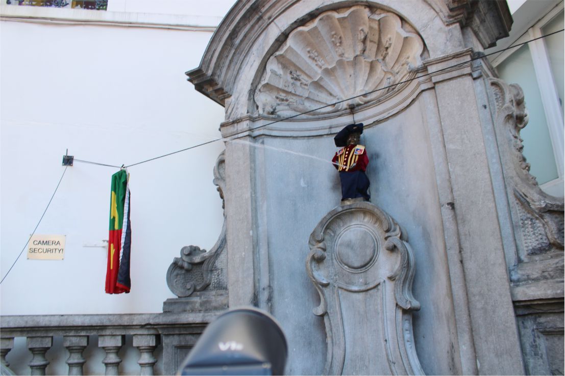 BELÇİKA’NIN MEŞHUR MASKOTU ‘MANNEKEN-PIS’ 1210. ELBİSESİNİ GÖRKEMLİ BİR TÖRENLE GİYDİ