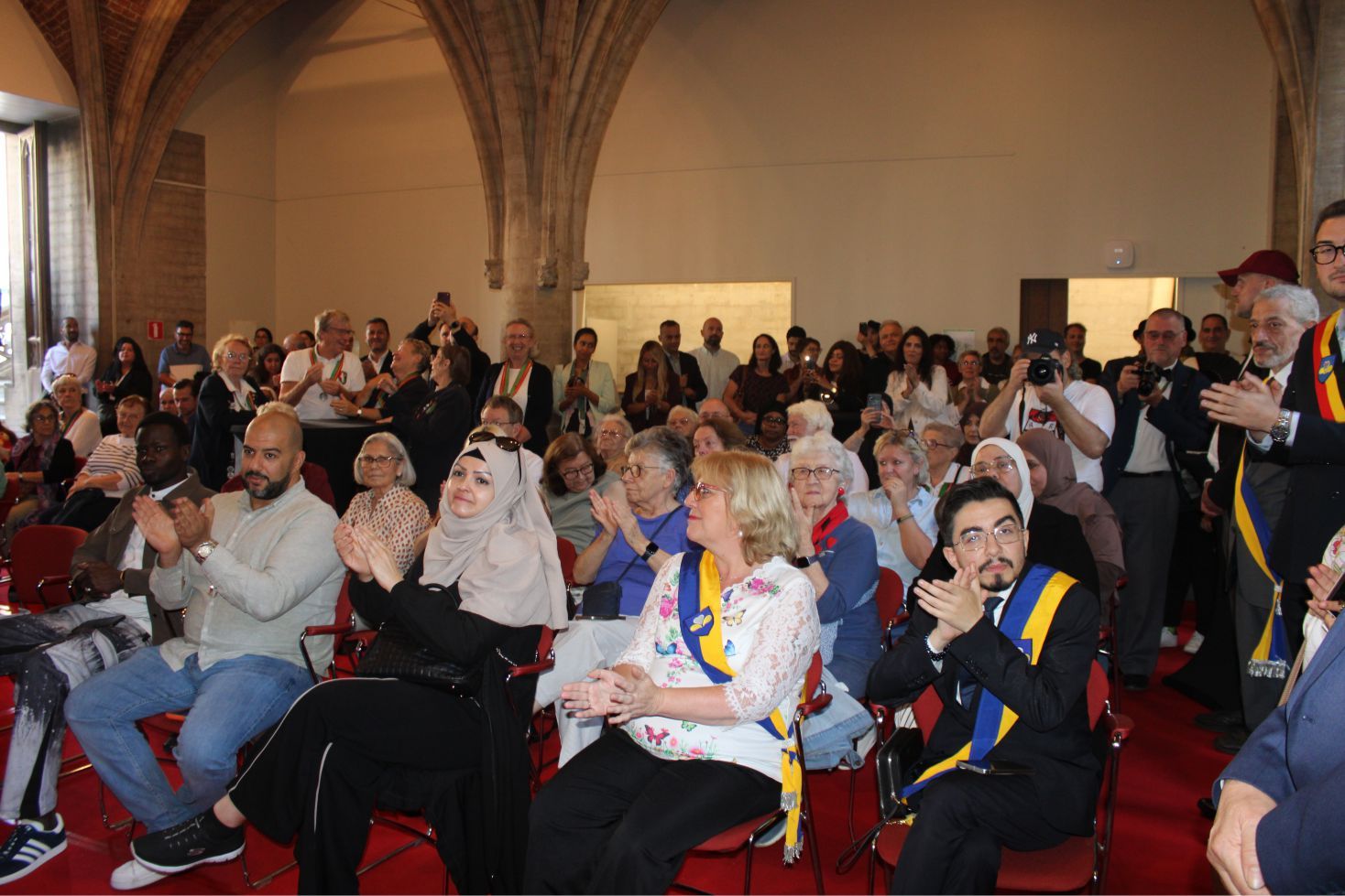 BELÇİKA’NIN MEŞHUR MASKOTU ‘MANNEKEN-PIS’ 1210. ELBİSESİNİ GÖRKEMLİ BİR TÖRENLE GİYDİ