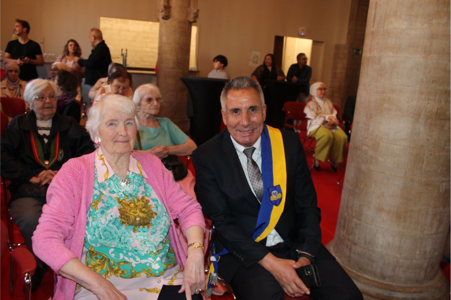 BELÇİKA’NIN MEŞHUR MASKOTU ‘MANNEKEN-PIS’ 1210. ELBİSESİNİ GÖRKEMLİ BİR TÖRENLE GİYDİ