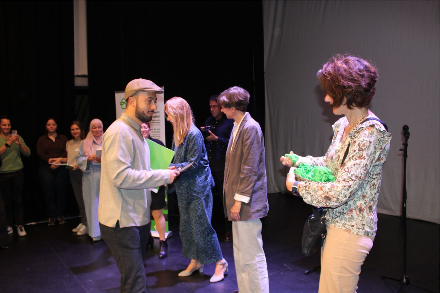 BRÜKSEL’DEKİ TÜRK YENİ GELENLER UYUM TÖRENİNDE ONURLANDIRILDI